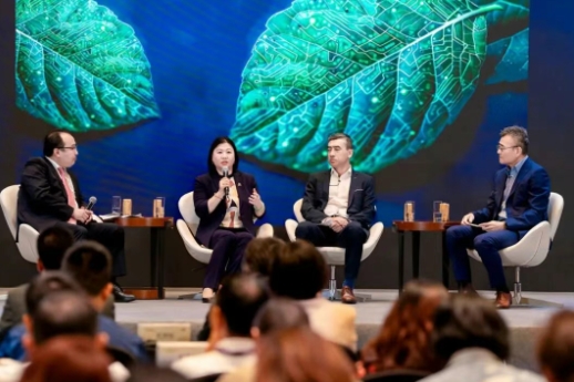 太陽紙業(yè)公司創(chuàng)始人李洪信先生榮獲國際終身成就獎