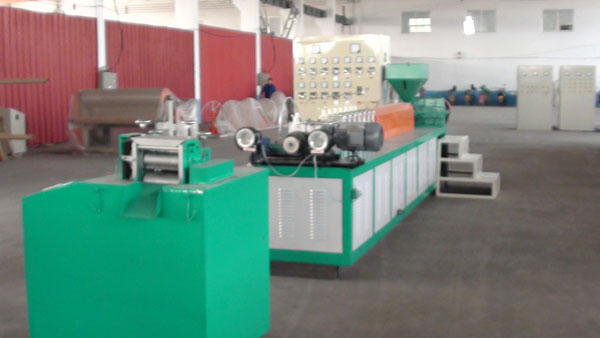 中國福昌網套機，蔬菜的網套機，發泡布機，蛋托機,珍珠棉機