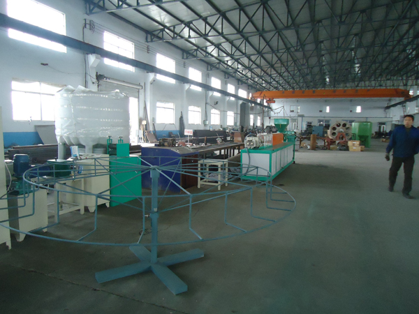 龍口福昌包裝機械EPE發(fā)泡管設(shè)備，異型材設(shè)備，發(fā)泡管棒生產(chǎn)線