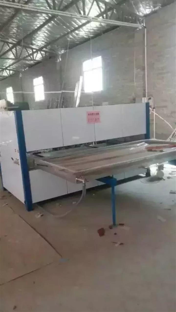 四川木紋轉(zhuǎn)印機，轉(zhuǎn)印紙自動脫落。