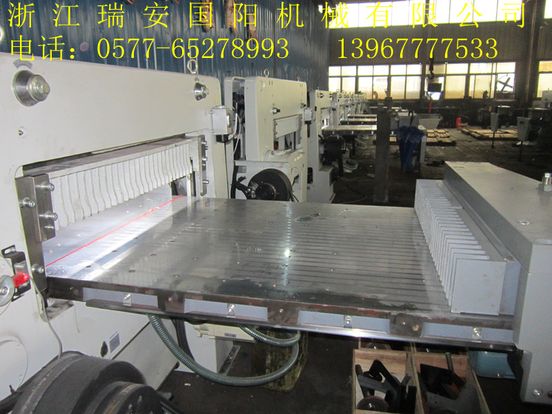 960程控切紙機(jī)15