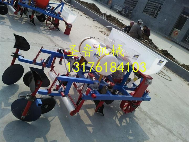 拖拉機覆膜機 快速覆膜噴藥機 大棚植物覆膜機