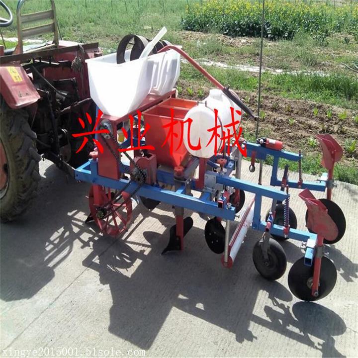 農(nóng)田覆膜機(jī) 手扶帶動的農(nóng)用覆膜機(jī)報價 噴藥播種花生覆膜機(jī)