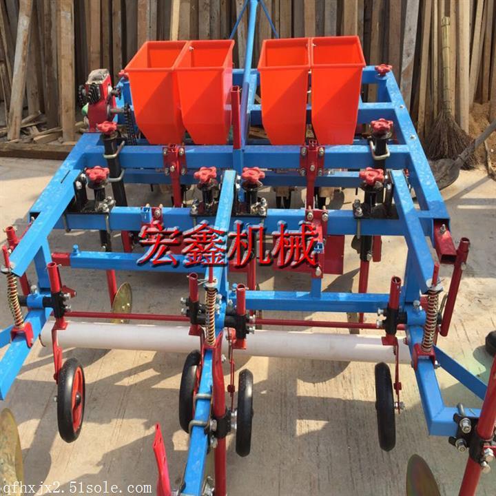 施肥覆膜機(jī)播種機(jī) 谷子精量播種機(jī) 萊蕪市熱銷(xiāo)新款花生覆膜播種機(jī)