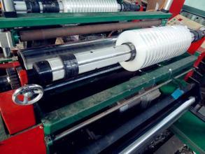 制造bopp膜珠光膜分切機-中心表面卷取分切機