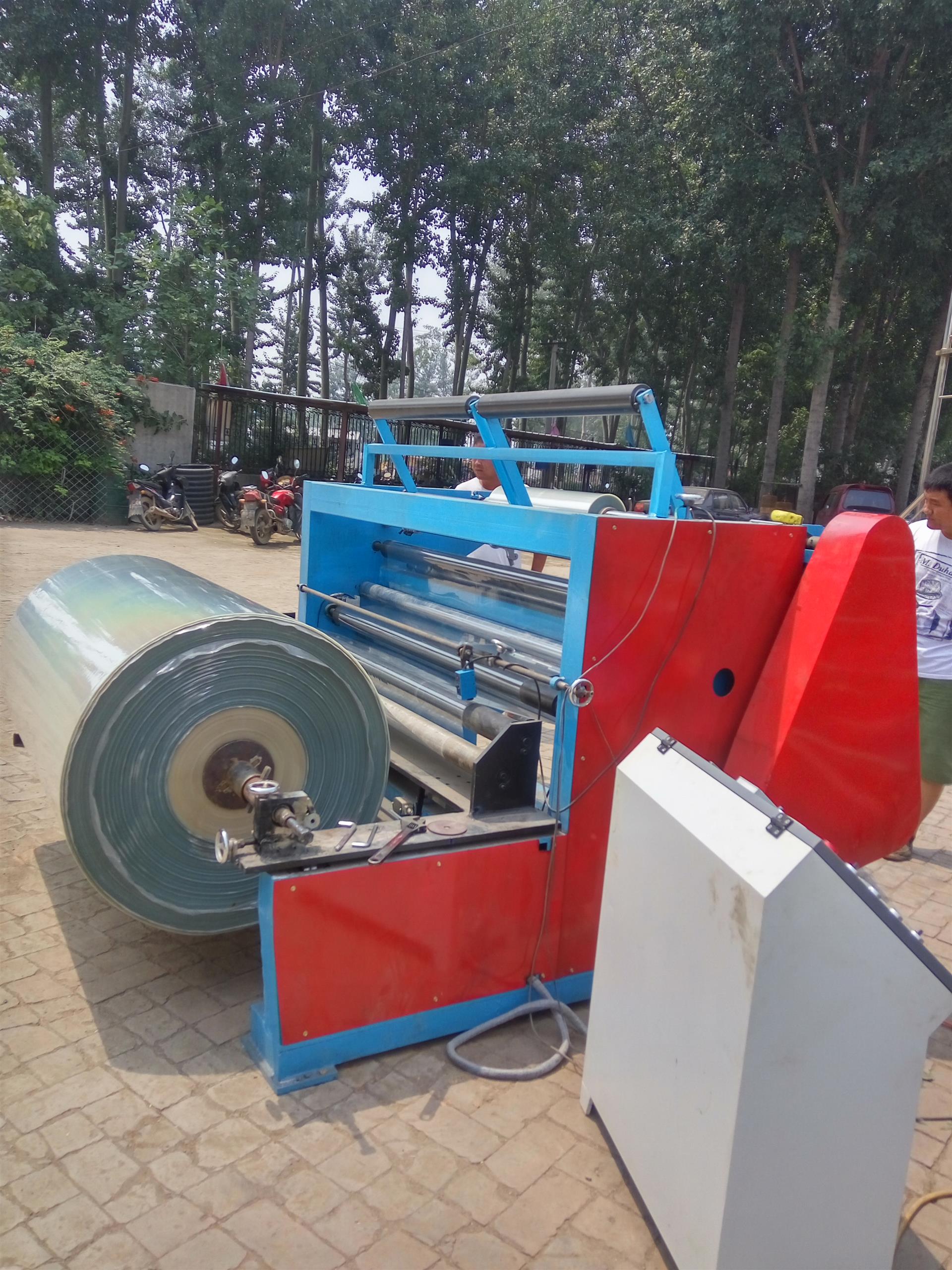 日照復合膜分切機/中心表面卷曲分切機結構圖片