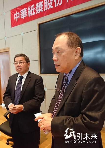 華紙董事長黃鯤雄(右)、總經理黃志成(左)