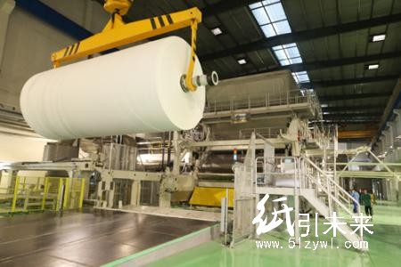 造紙行業掀起新一輪漲價，今年紙價將維持高位。