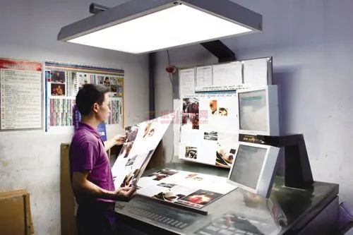 紙引未來網:印刷看樣的注意事項 光的強弱